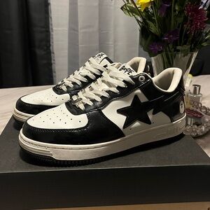 Black and white BAPESTAS